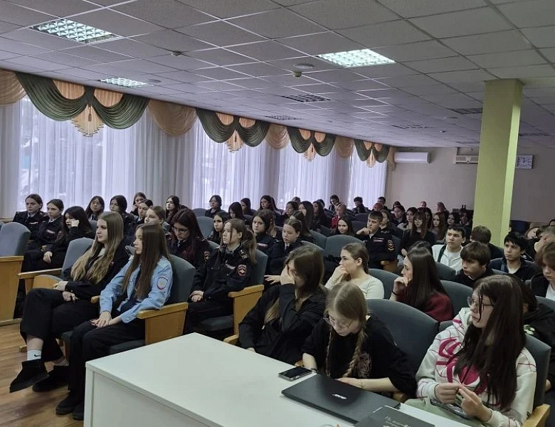 СКВОЗЬ ВРЕМЯ: ПОДВИГ СТАЛИНГРАДА В СЕРДЦАХ СТУДЕНТОВ СКФКУиС