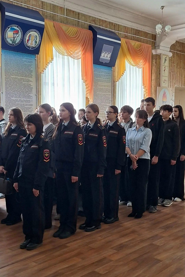 Торжественная линейка в СКФКУиС: единство традиций, труда и молодёжной энергии!