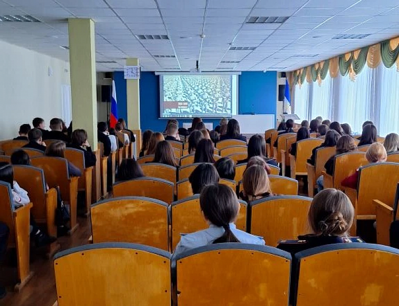 СКВОЗЬ ВРЕМЯ: ПОДВИГ СТАЛИНГРАДА В СЕРДЦАХ СТУДЕНТОВ СКФКУиС