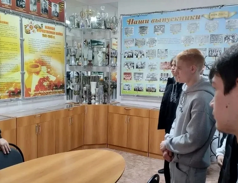 Память в сердце, честь в деле: студенты СКФКУиС готовятся к Параду Победы