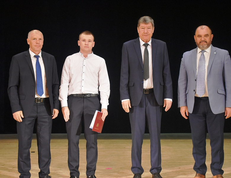 Торжественное вручение дипломов выпускникам 2022 года