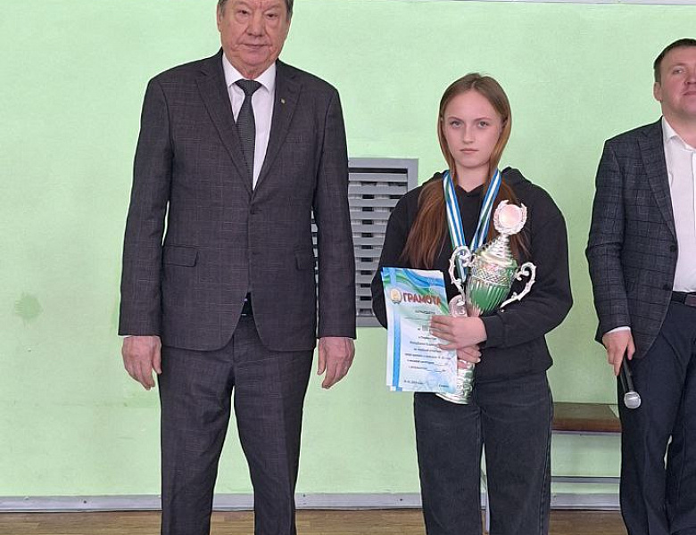 Торжественная линейка, посвященная началу новой учебной недели