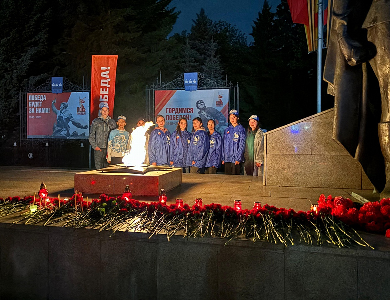 СЕРДЦА ПОМНЯТ. СВЕЧИ ГОРЯТ. СКФКУИС ПОЧТИЛИ ПАМЯТЬ ГЕРОЕВ.