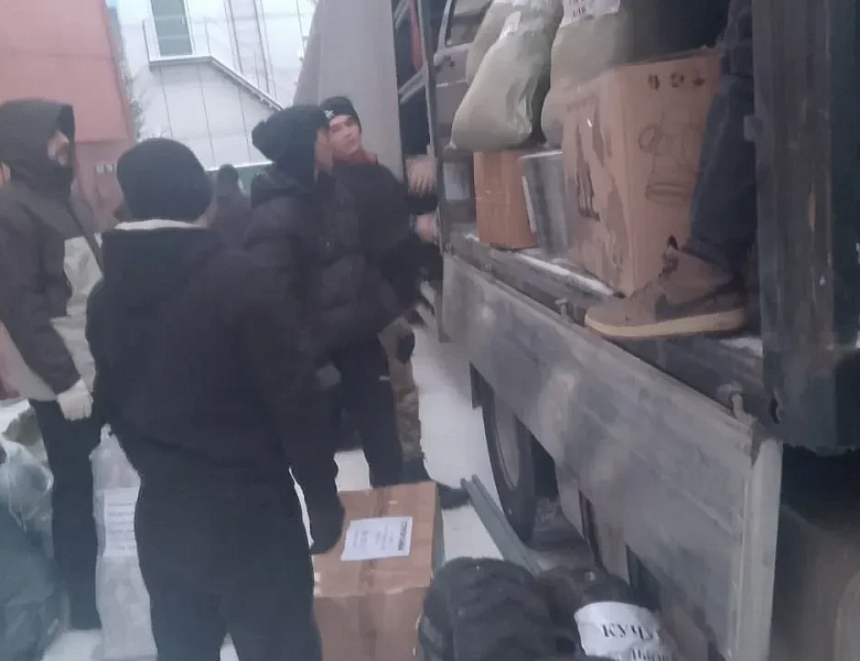 ЕДИНСТВО РАДИ ПОБЕДЫ: СТУДЕНТЫ СКФКУиС НА ПОГРУЗКЕ 17-ГО ГУМАНИТАРНОГО КОНВОЯ!
