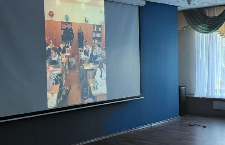 Патриотическое единство: студенты СКФКУиС и «Волонтёры колледжа» воплощают лозунг «Помним прошлое, строим будущее»                       