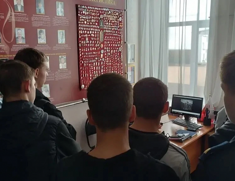 Память в сердце, честь в деле: студенты СКФКУиС готовятся к Параду Победы