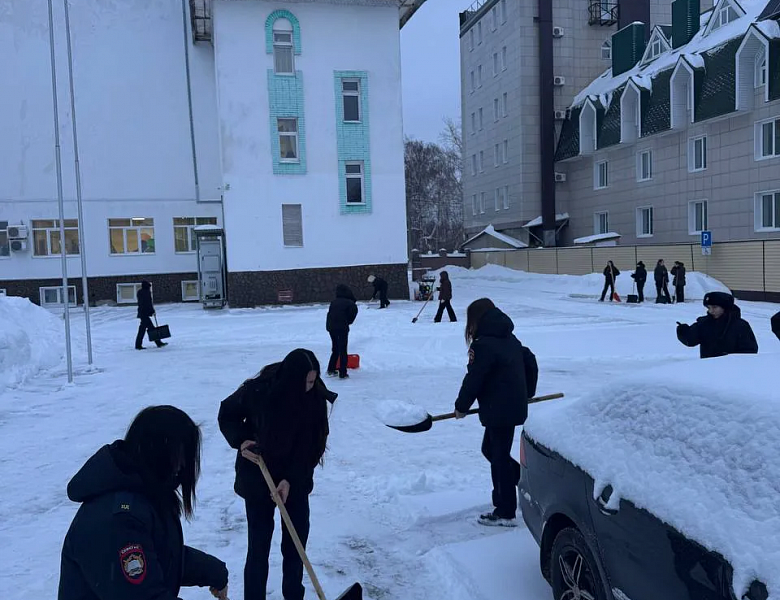 СНЕЖНЫЙ ДЕСАНТ: ТРУД, ЧЕСТЬ И ПРЕЕМСТВЕННОСТЬ ПОКОЛЕНИЙ