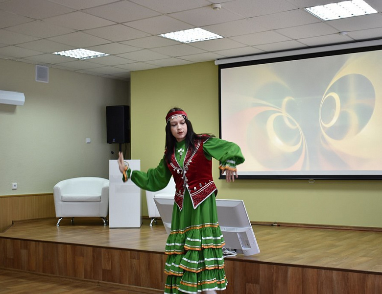  ПРАЗДНИК ВЕСНЫ И ТРУДА 