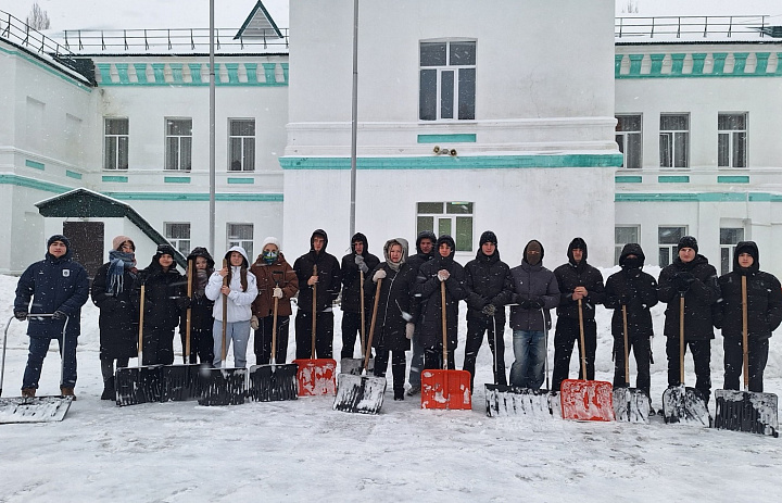 Накануне Нового года наш колледж заботится о чистоте и безопасности!  