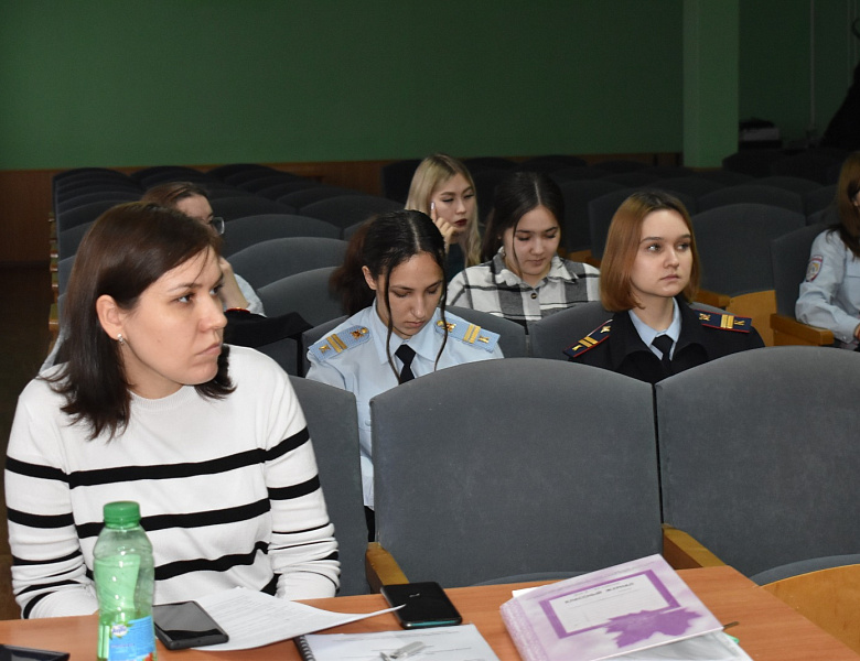 Круглый стол «В мире прав и обязанностей»