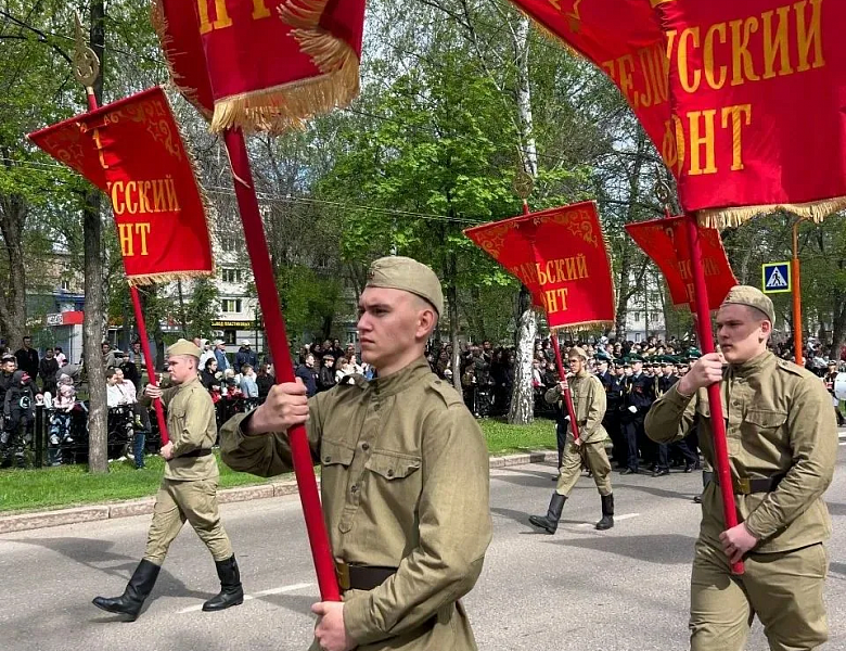 Священная миссия: знамёна фронтов в руках студентов СКФКУиС