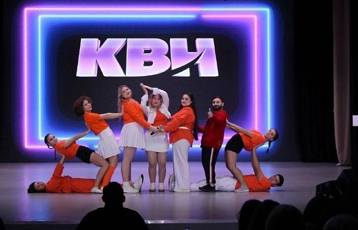 НОВОГОДНИЙ КВАРТИРНИК КВН: СТАВИМ ПРАЗДНИК НА ПОВТОР!