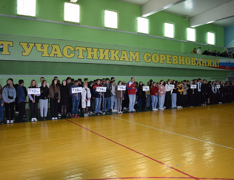 Торжественная линейка, посвященная началу учебной недели