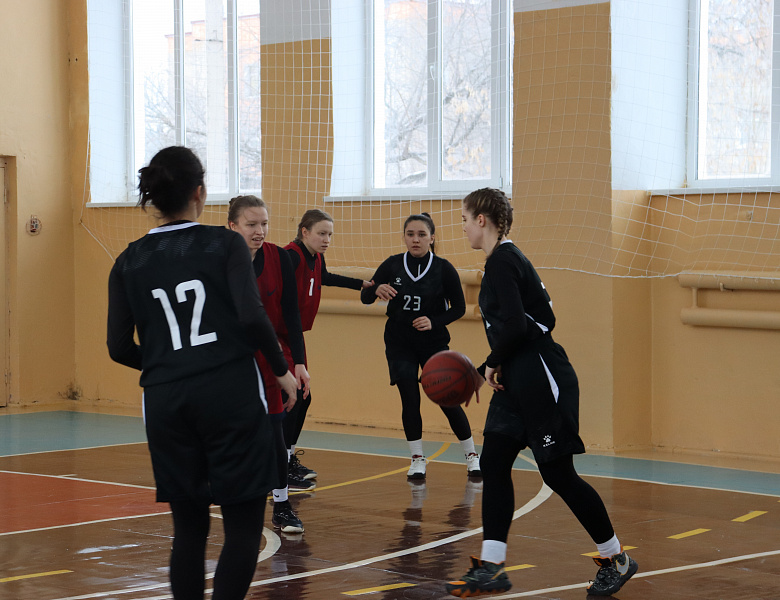 Соревнования по баскетболу (3×3) среди девушек
