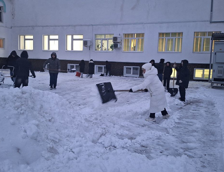 Накануне Нового года наш колледж заботится о чистоте и безопасности!  