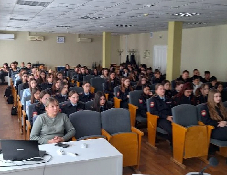 СКВОЗЬ ВРЕМЯ: ПОДВИГ СТАЛИНГРАДА В СЕРДЦАХ СТУДЕНТОВ СКФКУиС