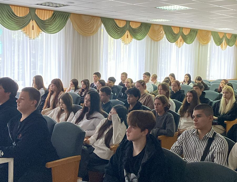 На страже нашей атмосферы: студенты СКФКУиС узнали больше об озоновом слое! 