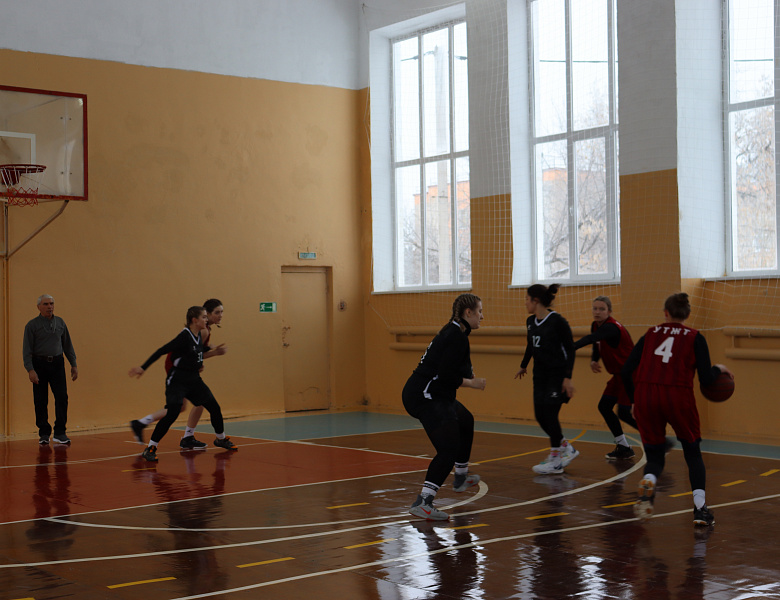Соревнования по баскетболу (3×3) среди девушек