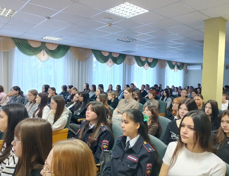 Связь поколений и память героев: студенты СКФКУиС на патриотической программе «Просветители»!