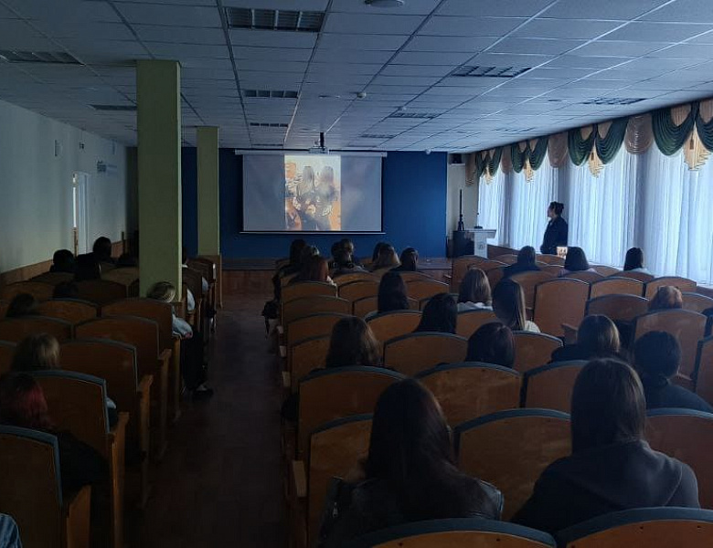 Патриотическое единство: студенты СКФКУиС и «Волонтёры колледжа» воплощают лозунг «Помним прошлое, строим будущее»                       