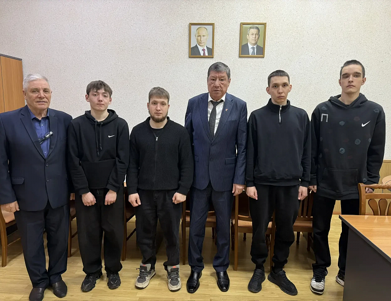 ГОРДОСТЬ ЗА НАШИХ ГЕРОЕВ: «МУЖСКОЙ РАЗГОВОР» В СКФКУИС!