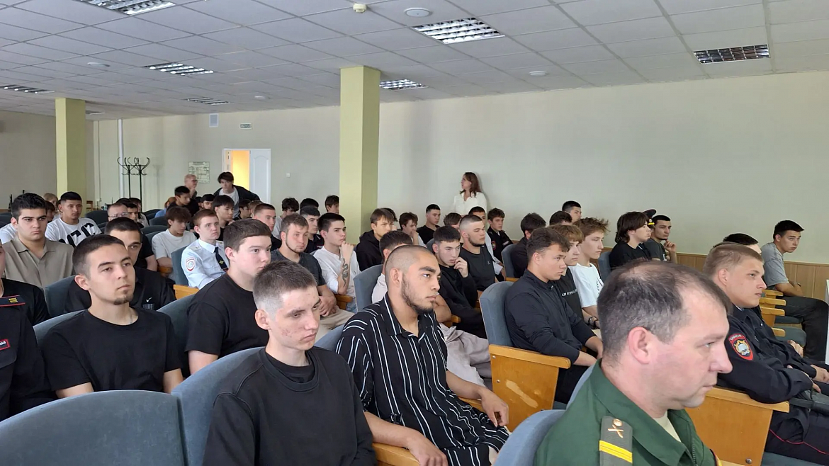 Встреча с представителями Минобороны РФ в СКФКУиС: говорим о долге и защите Родины! 