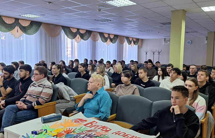 ВДОХНОВЛЯЮЩИЕ ИСТОРИИ ДОБРА: АКЦИЯ КО ДНЮ ВОЛОНТЕРА В СТЕРЛИТАМАКСКОМ КОЛЛЕДЖЕ