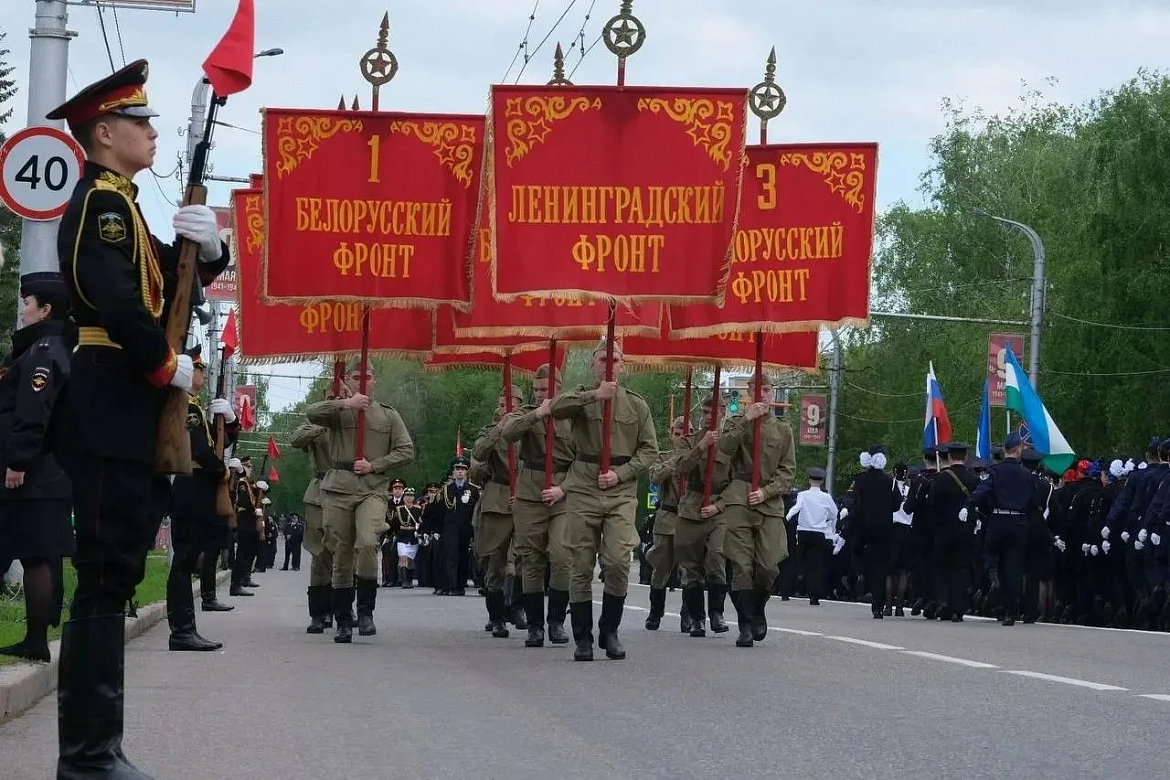 Священная миссия: знамёна фронтов в руках студентов СКФКУиС