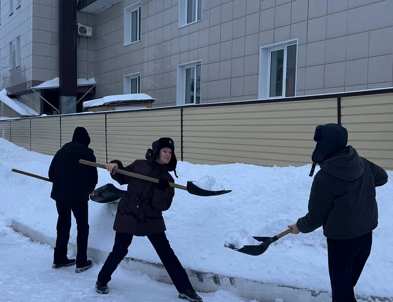 СНЕЖНЫЙ ДЕСАНТ: ТРУД, ЧЕСТЬ И ПРЕЕМСТВЕННОСТЬ ПОКОЛЕНИЙ