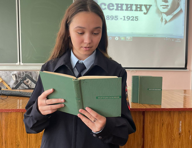 «Поэзия Серебряного века ожила в СКФКУиС: встреча, посвященная Сергею Есенину!»