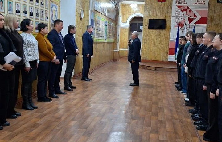 Традиции, дисциплина и верность ценностям! Новая учебная неделя в СКФКУиС началась с торжественной линейки!