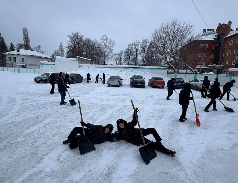 СНЕЖНЫЙ ДЕСАНТ: ТРУД, ЧЕСТЬ И ПРЕЕМСТВЕННОСТЬ ПОКОЛЕНИЙ