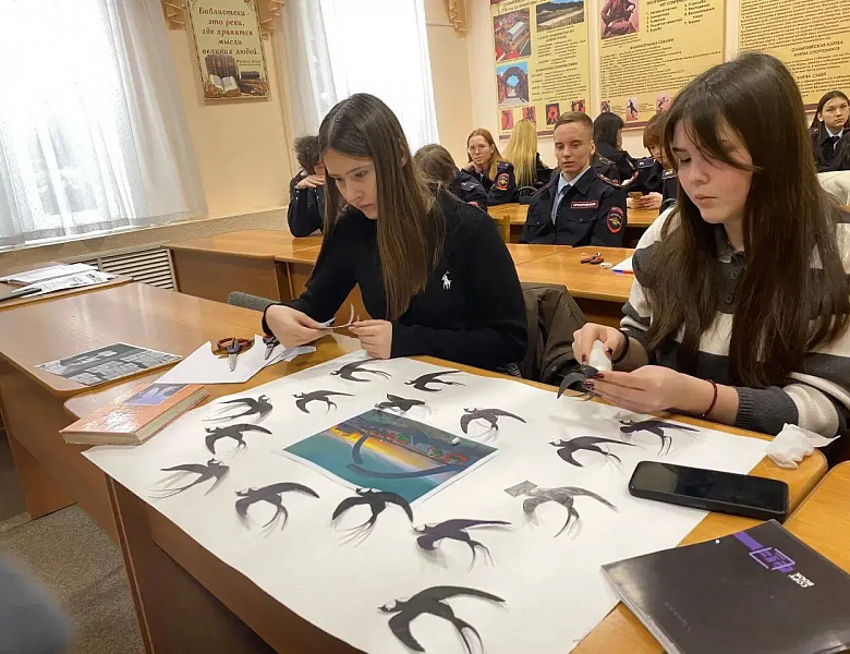 ВЕСТЬ О ПОБЕДЕ СКВОЗЬ ДЕСЯТИЛЕТИЯ: АКЦИЯ «БЛОКАДНАЯ ЛАСТОЧКА» В СКФКУиС
