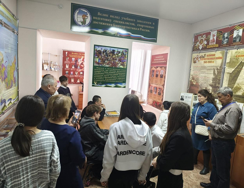 Распахнули двери в будущее! День открытых дверей в СКФКУиС! 