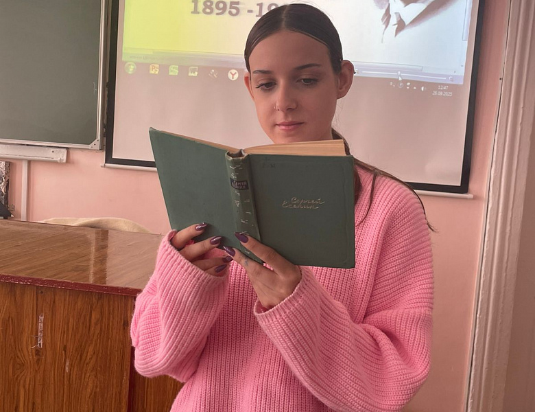 «Поэзия Серебряного века ожила в СКФКУиС: встреча, посвященная Сергею Есенину!»