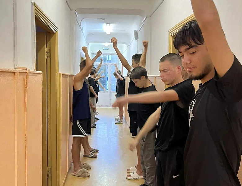 «Дом студентов на высоте: утро начинается с зарядки!»