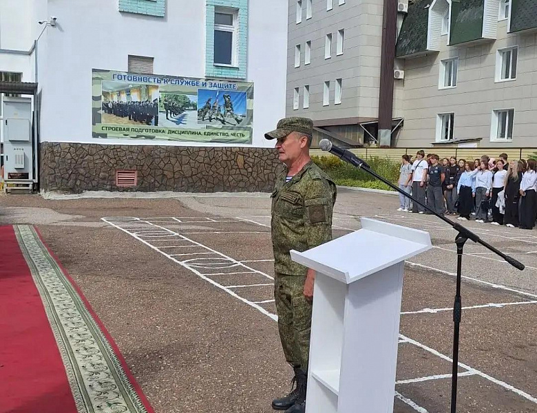 Первая торжественная линейка СКФКУиС: стройными рядами – в новый учебный год!