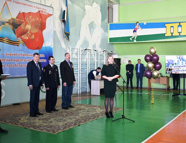 В КОЛЛЕДЖЕ ПРОЗВЕНЕЛ ПОСЛЕДНИЙ ЗВОНОК