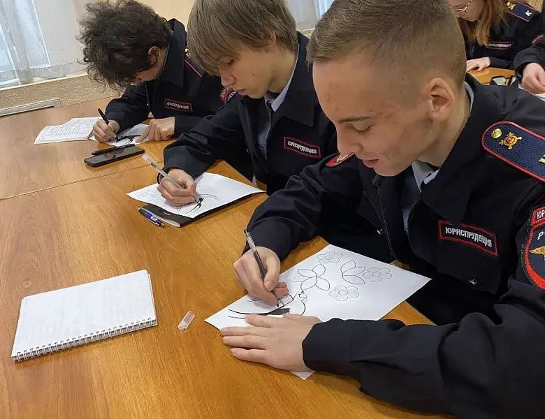 ВЕСТЬ О ПОБЕДЕ СКВОЗЬ ДЕСЯТИЛЕТИЯ: АКЦИЯ «БЛОКАДНАЯ ЛАСТОЧКА» В СКФКУиС