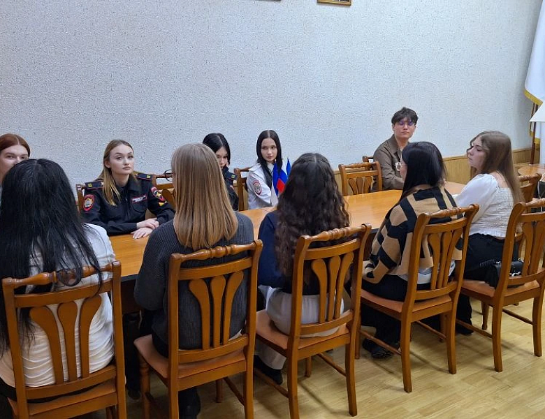 СЛЫШАТЬ СЕРДЦЕ КОЛЛЕДЖА: БОЛЬШОЙ ДИАЛОГ О ГЛАВНОМ В СТЕНАХ СКФКУиС