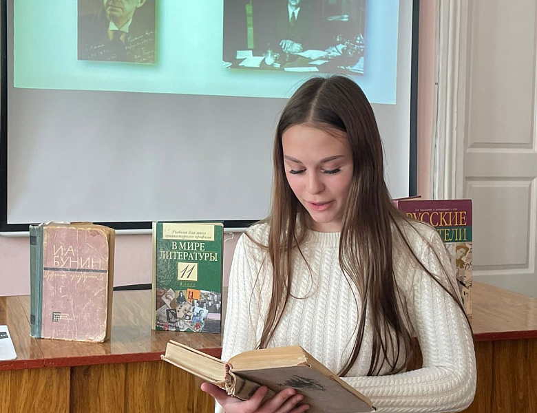 «Библиотека – это целый мир!» В СКФКУиС почтили память Ивана Бунина в Международный день школьных библиотек 