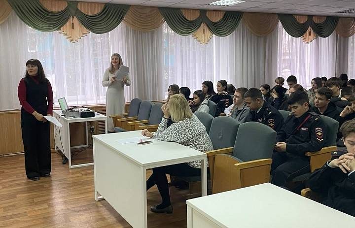 Сибирь: Сердце России, Символ Мужества и Бескрайних Открытий! Историческое Путешествие Первокурсников СКФКУиС