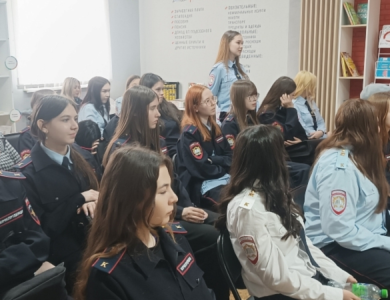 ВСТРЕЧА С МУЗОЙ СЛОВА: ГУЗАЛИЯ АРИТКУЛОВА В ЦЕНТРАЛЬНОЙ ГОРОДСКОЙ БИБЛИОТЕКЕ