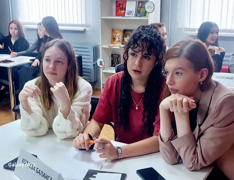 ИНВЕСТИЦИЯ В БУДУЩЕЕ: СТУДЕНТЫ СКФКУиС ПОКОРЯЮТ «МИР ЭКОНОМИКИ»
