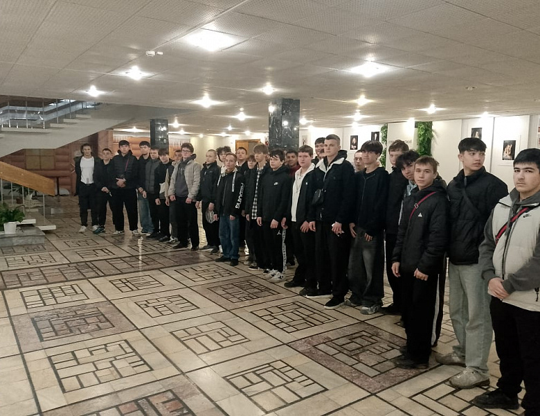Будущие защитники Отечества: Студенты СКФКУиС на празднике единства и воинской славы! 