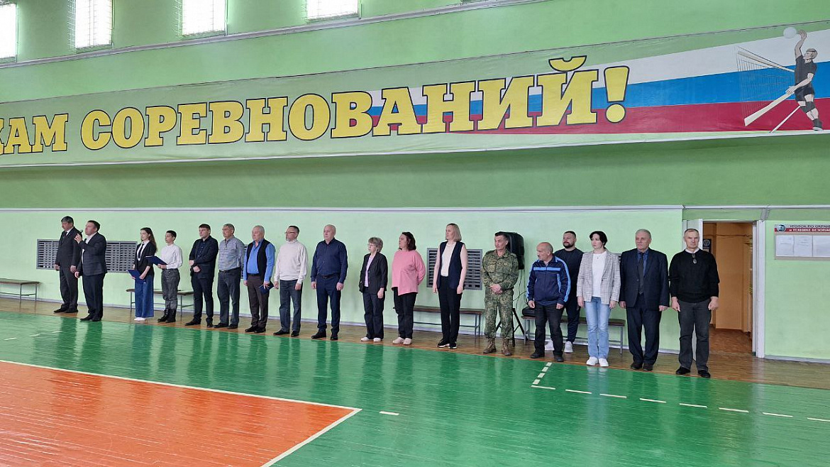 Торжественная линейка, посвященная началу новой учебной недели