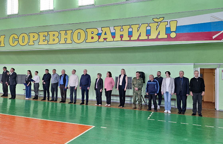 Торжественная линейка, посвященная началу новой учебной недели