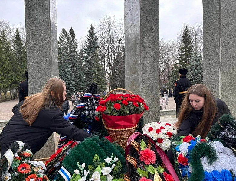  Герои живут в наших сердцах! Студенты СКФКУиС чтут память павших