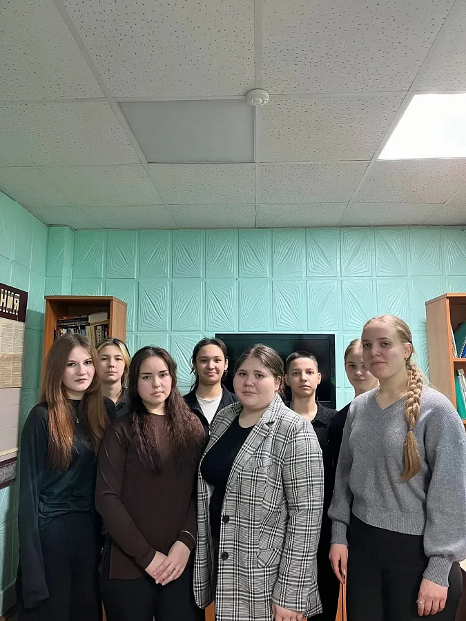 Сердца, полные Отчизны: Поэтический взгляд на мужество