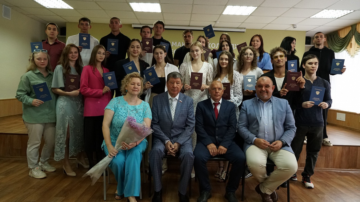 Вручение дипломов выпускникам 2024 года